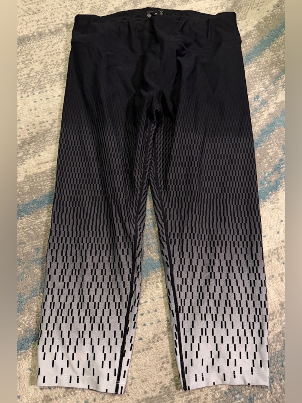 Calvin Klein Performance Black/Gray Size L Performance Capri leggings